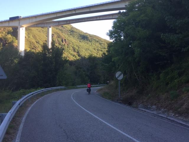 Jour 13 en dessous de l autoroute